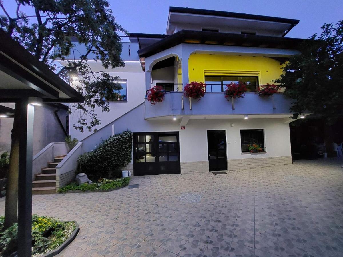 Apartma Mimi Dekani Exterior foto