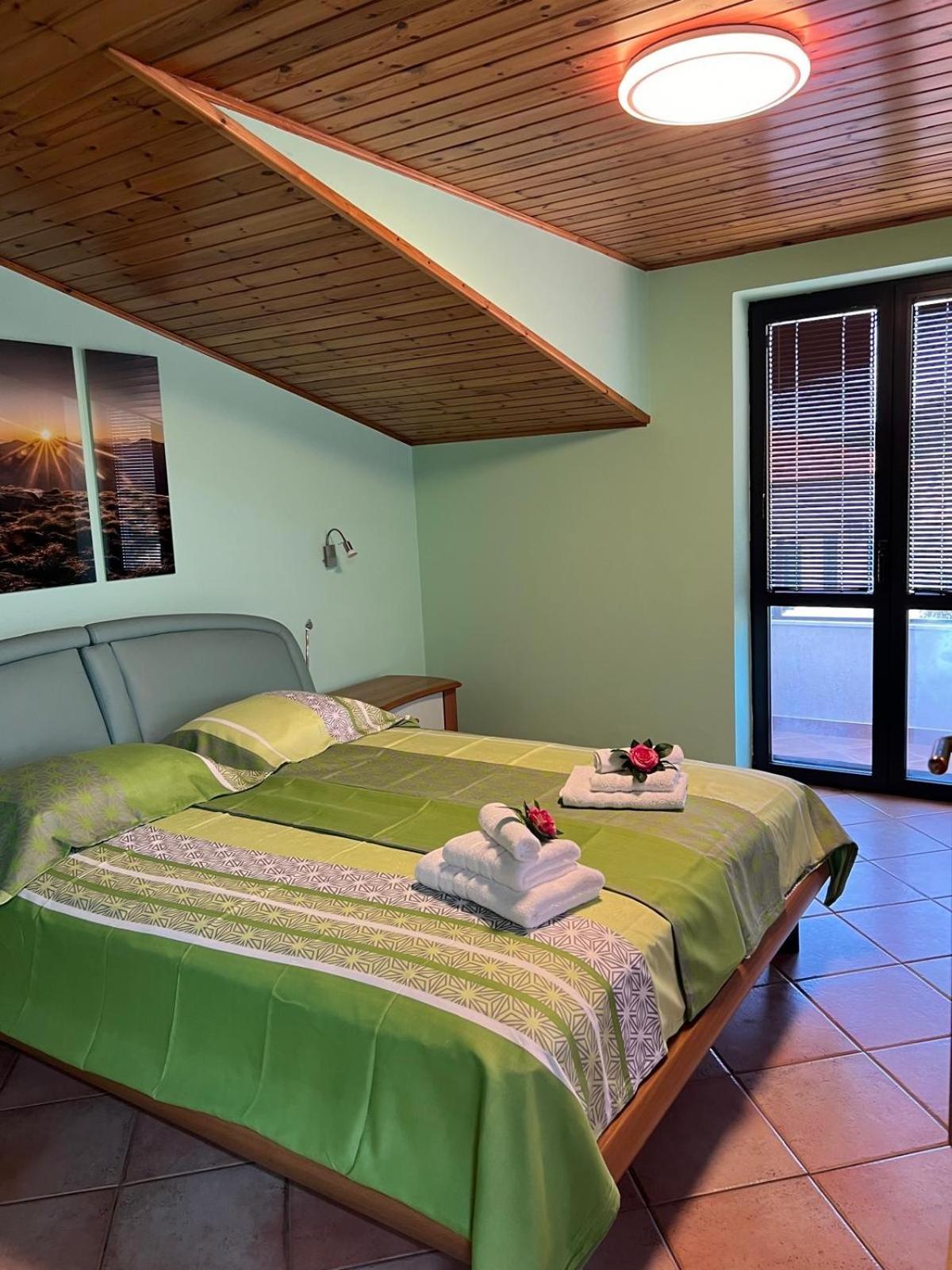 Apartma Mimi Dekani Exterior foto